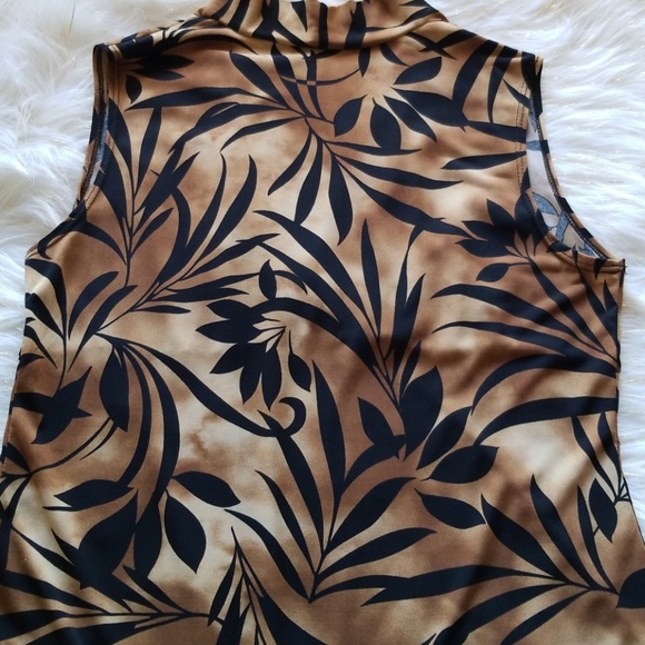 JKLA Sleeveless Top - Picture 4 of 5